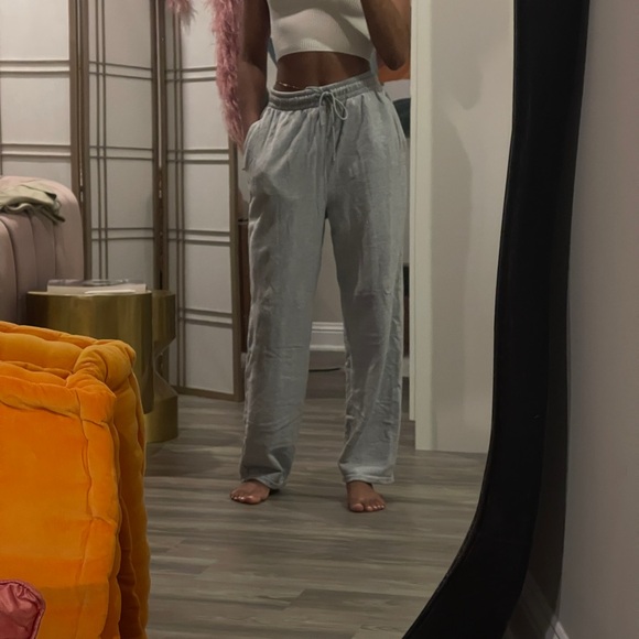 the group by babaton dover sweatpant - Picture 2 of 5